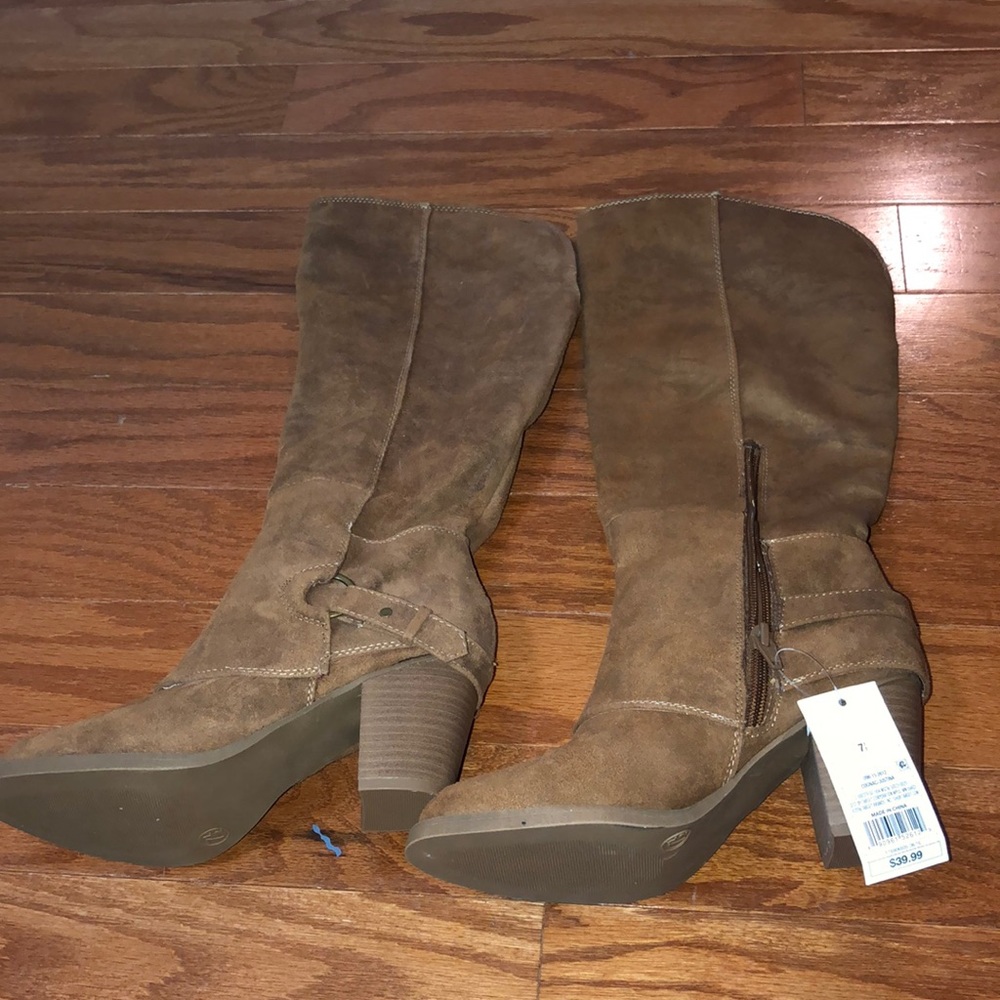 Nwt knee boots